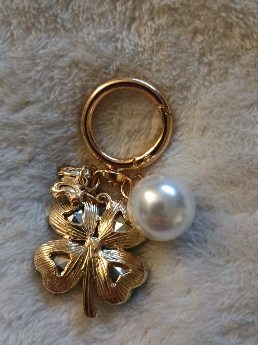 💚 Green Crystal Four Leaf Clover, Butterfly & Pearl Bag Charm / Keychain - Picture 3 of 3